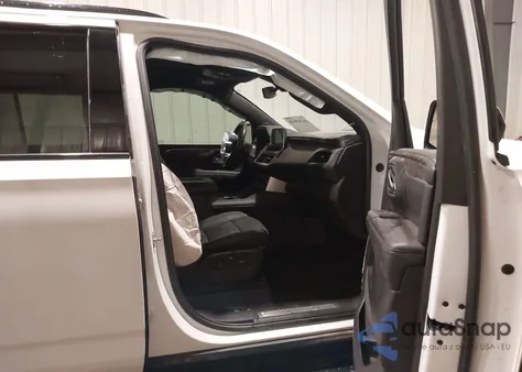 2021 Chevrolet Suburban Z71 z USA, uszkodzony, nr VIN 1GNSKDKD7MR386080